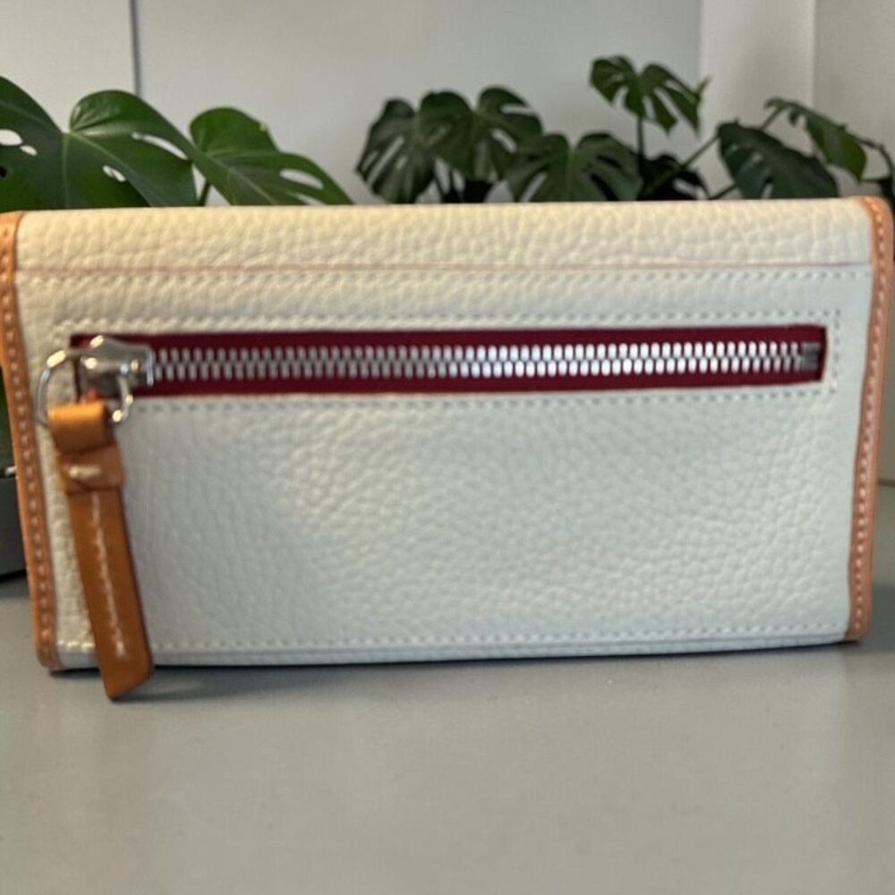 Dooney & Bourke White Pebble Grain Leather Continental Clutch Wallet EUC - Picture 2 of 3